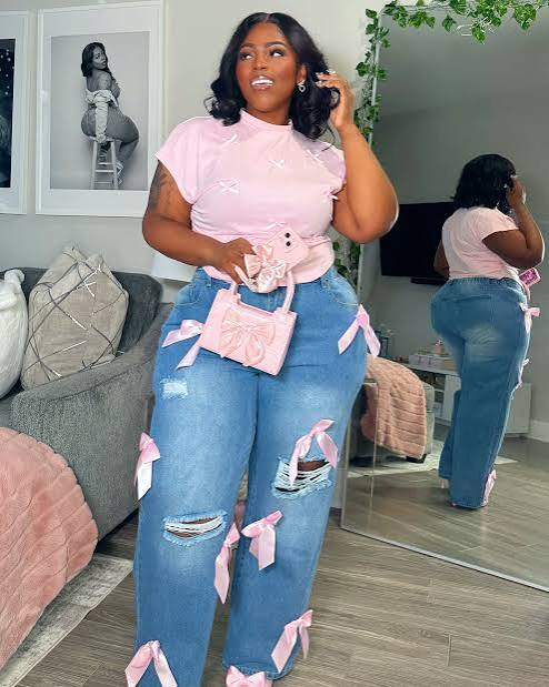 Wide-Leg Jeans Embellished with Pink Bows Wide-Leg Jeans Embellished with Pink Bows — Baddie Outfits