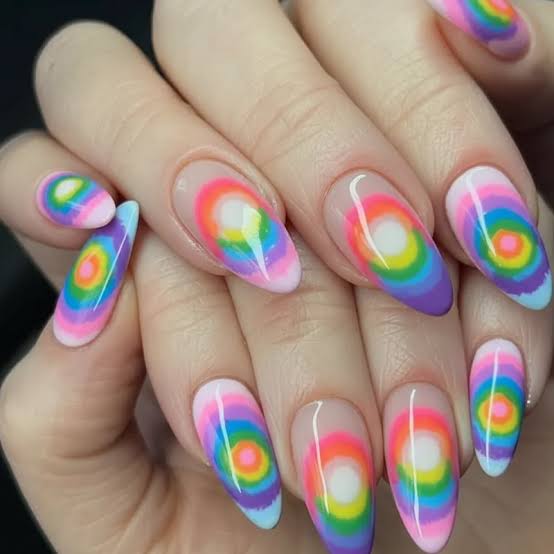 Rainbow Gradient Concentric Circles — Mismatched Nails