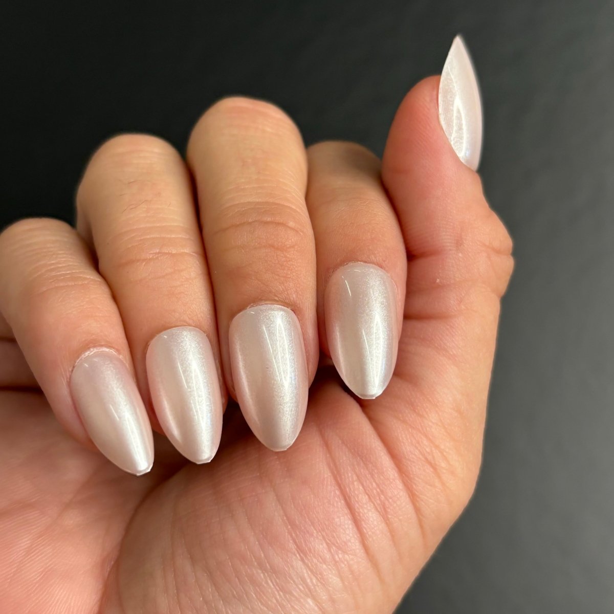 Pearlescent Chrome Almonds Pearlescent Chrome Almonds — Short Almond Nails