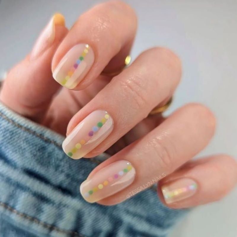 Sheer Yellow Dot Gradient Ovals Sheer Yellow Dot Gradient Ovals — Short Gel Nails
