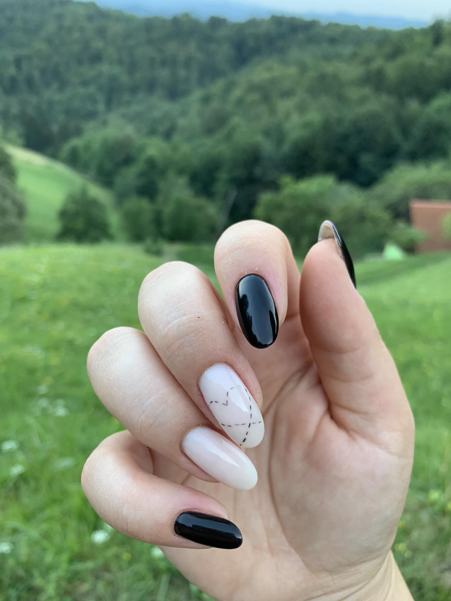 Black and White Splatter Gradient Nails Black and White Splatter Gradient Nails — Black and White Nails