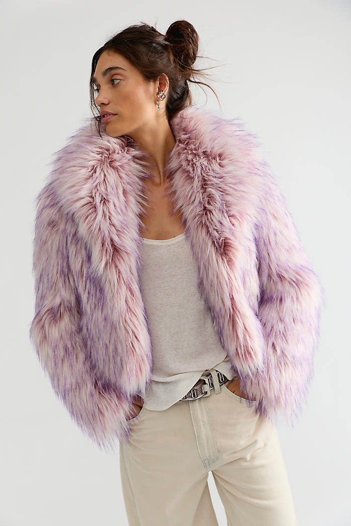 Faux Fur Jacket for a Glamorous Y2K Evening Look Faux Fur Jacket for a Glamorous Y2K Evening Look — Y2K Outfits