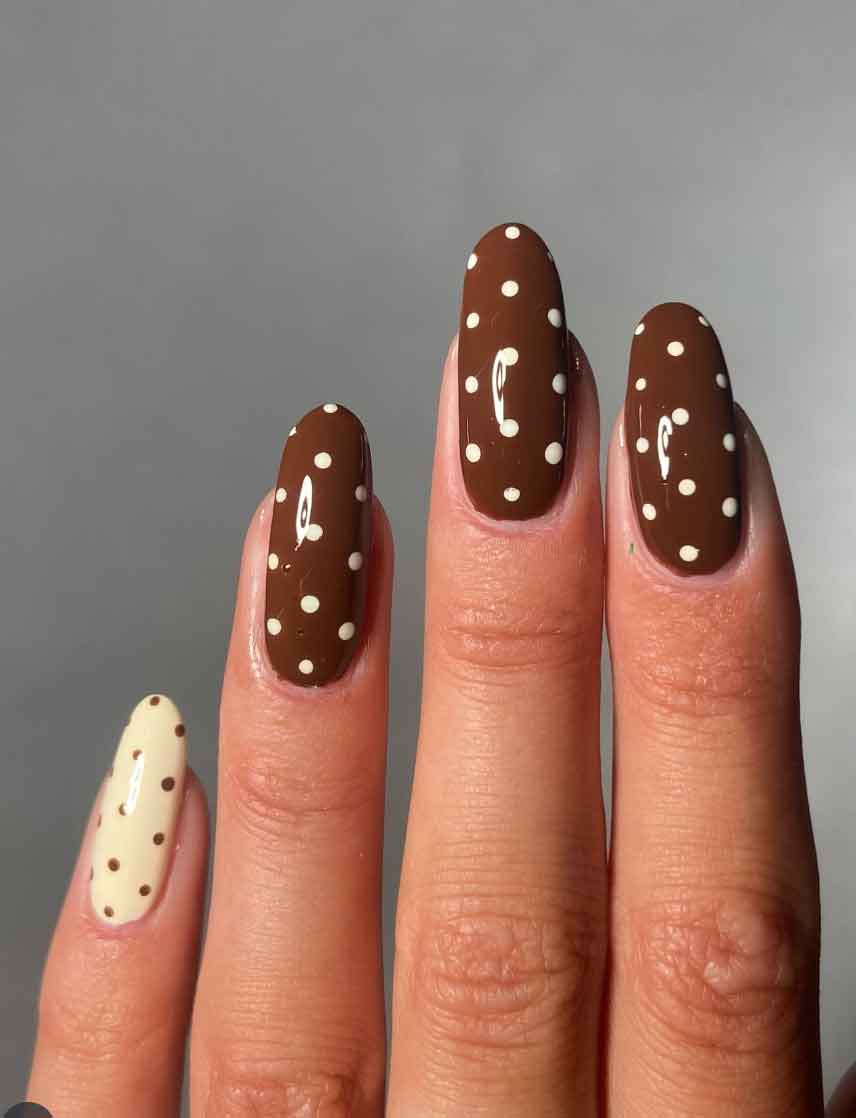 Dark Brown & Cream Polka Dots Dark Brown & Cream Polka Dots — Preppy Nails