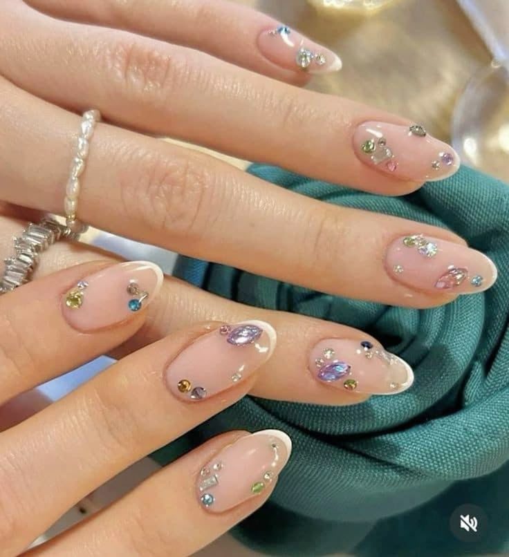 Bridal Visual Idea Bridal Visual Idea — Rhinestone Nails