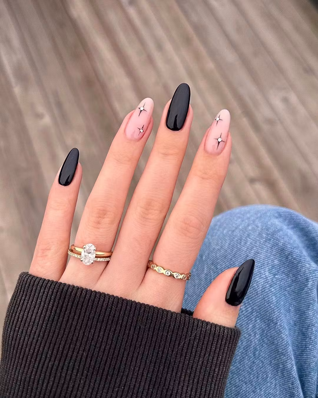 Black and Pink Star Accented Oval Nails Black and Pink Star Accented Oval Nails