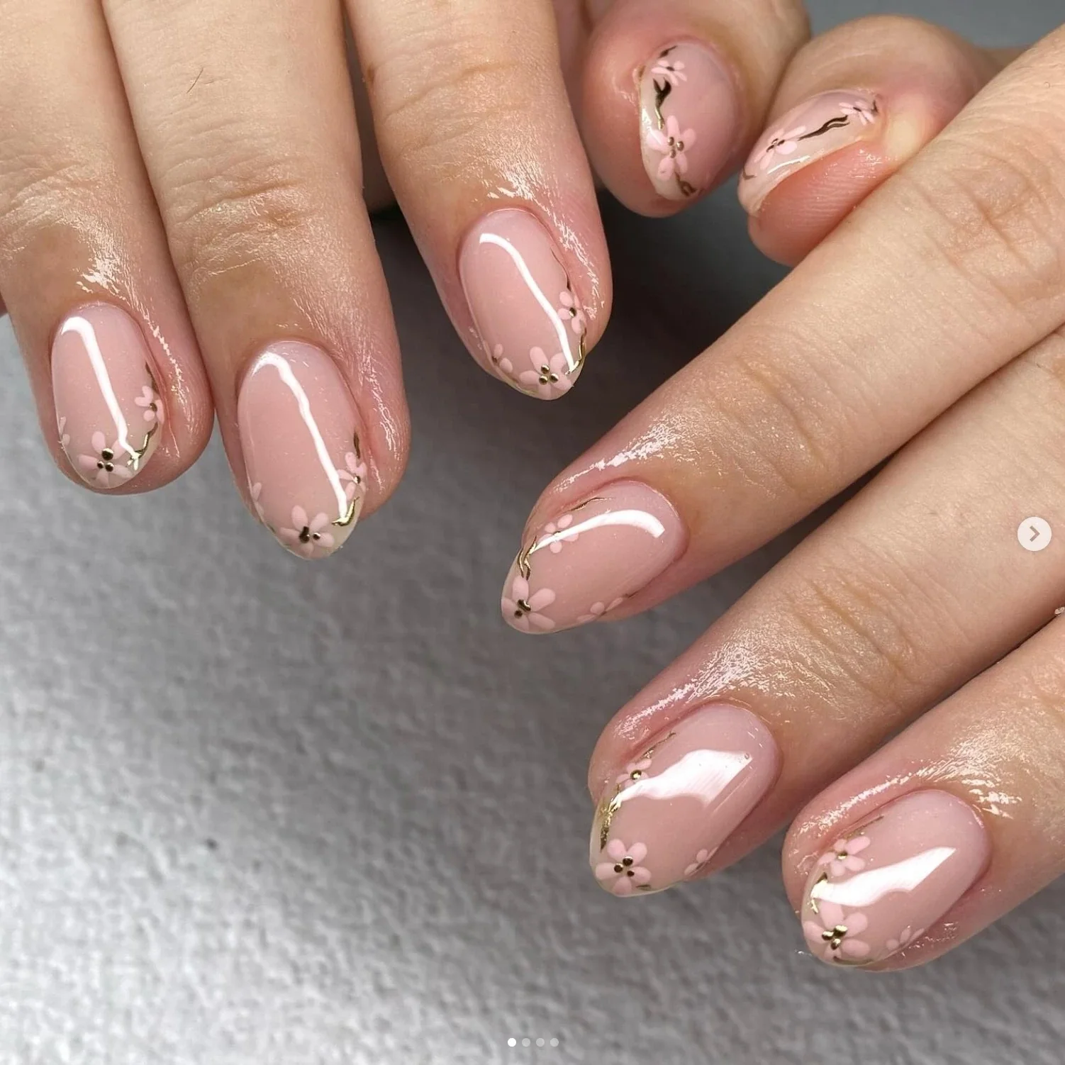 Dainty Pink Floral Gold Accent Nails — Short Round Nails
