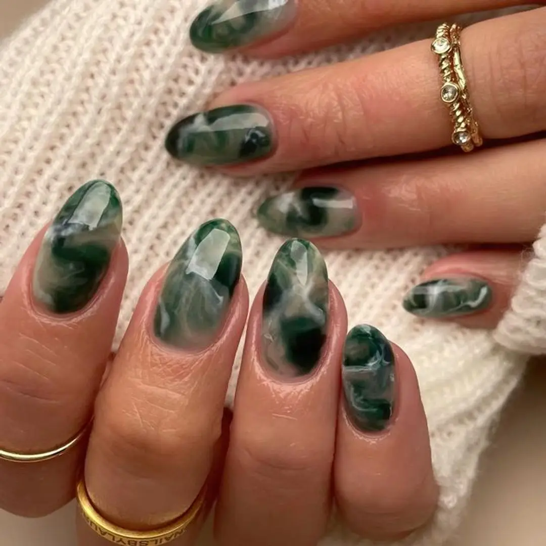 Glossy Realistic Deep Green and White Marble Glossy Realistic Deep Green and White Marble — Marble Nails