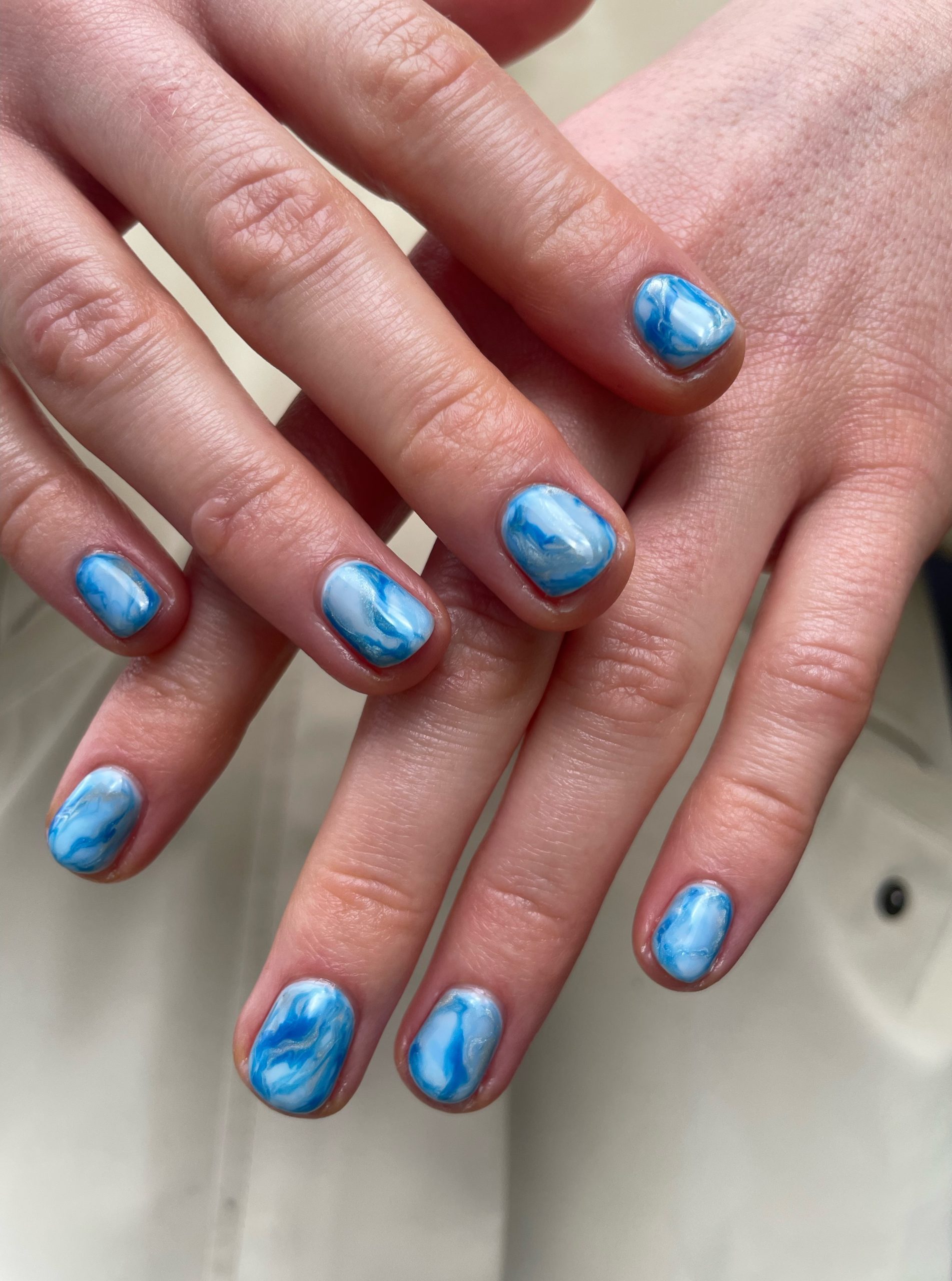 Blue White Marbled Short Oval Blooming Gel Blue White Marbled Short Oval Blooming Gel — Blooming Gel Nails