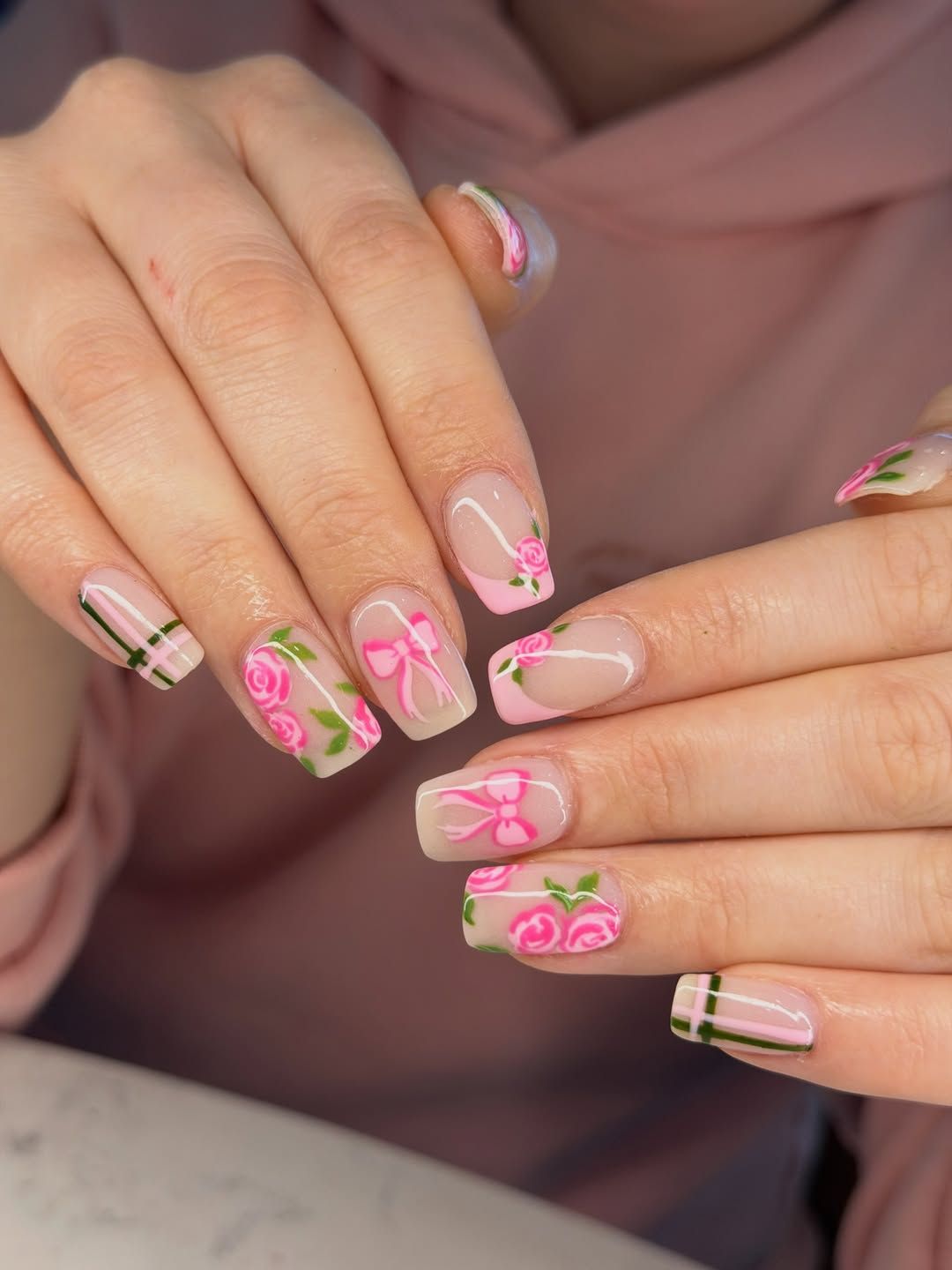 Short Square Nude with Roses and Bows Short Square Nude with Roses and Bows — Flower Nails