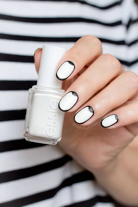 White Nails with Black Outline White Nails with Black Outline — Black and White Nails