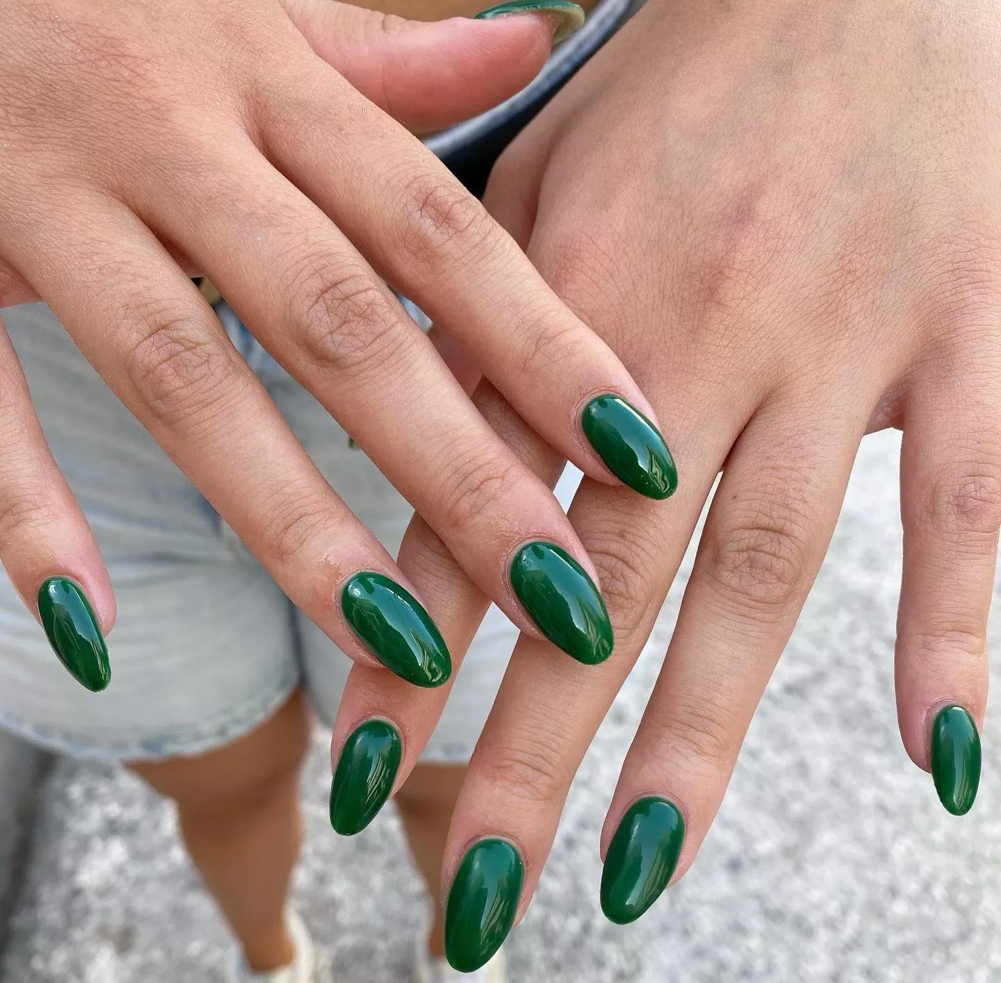 Deep Emerald Green Glossy Ovals Deep Emerald Green Glossy Ovals — Dark Green Nails