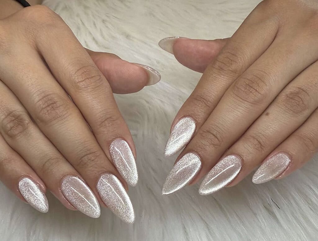 Cat-Eye High Gloss Visual Idea Cat-Eye High Gloss Visual Idea — White Nails
