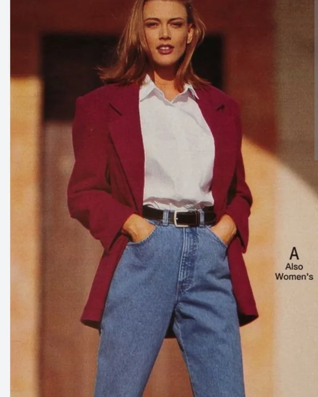 High-Waisted Jeans with Blazer and Sneakers — 90s Outfits
