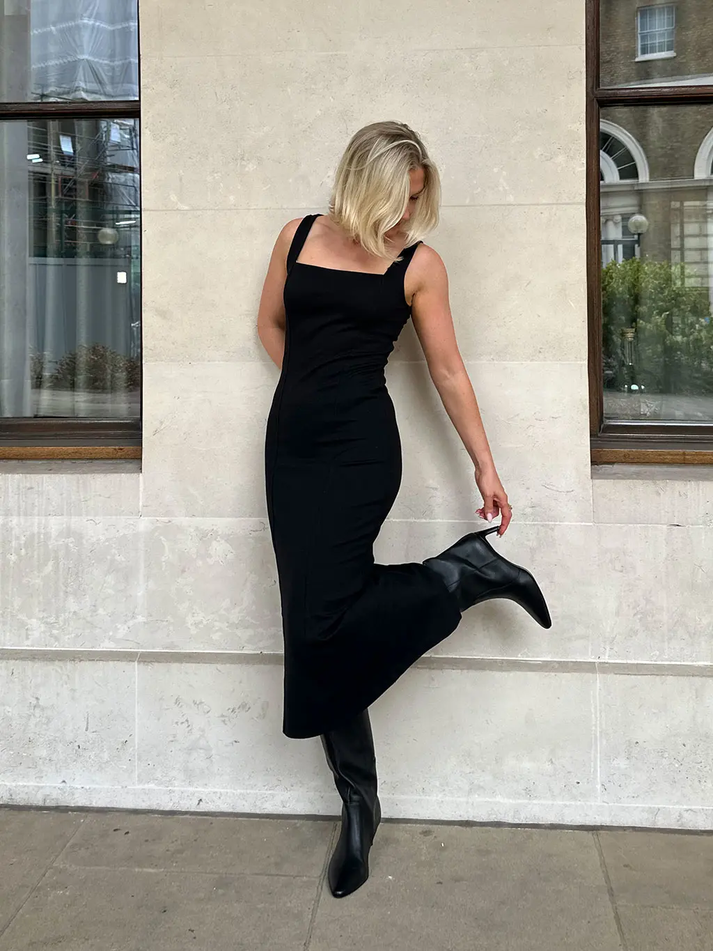 Monochromatic Black Midi Dress and Knee-High Boots — 90s Outfits