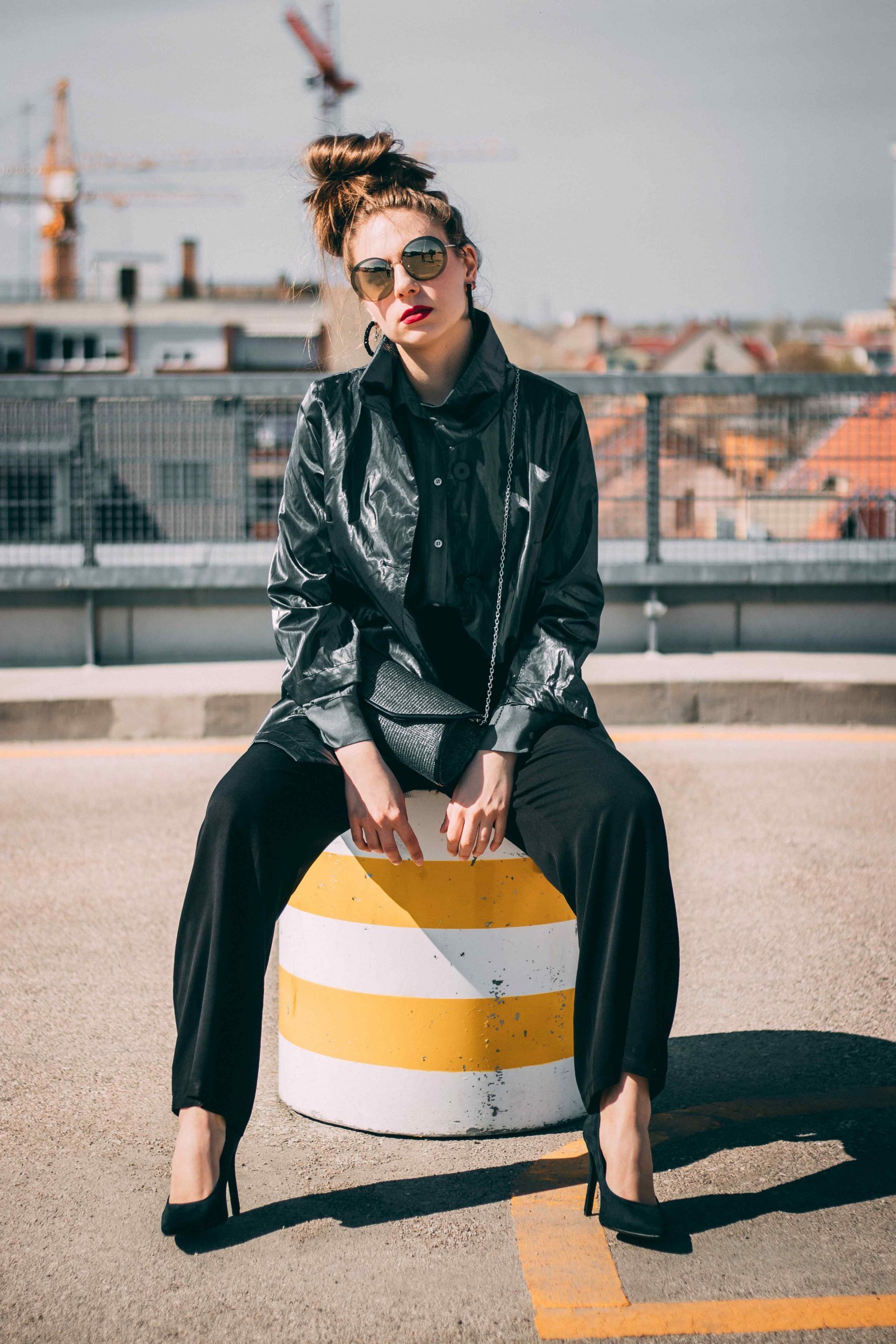Monochromatic Black with Shiny Trench Coat and Heels — 90s Outfits