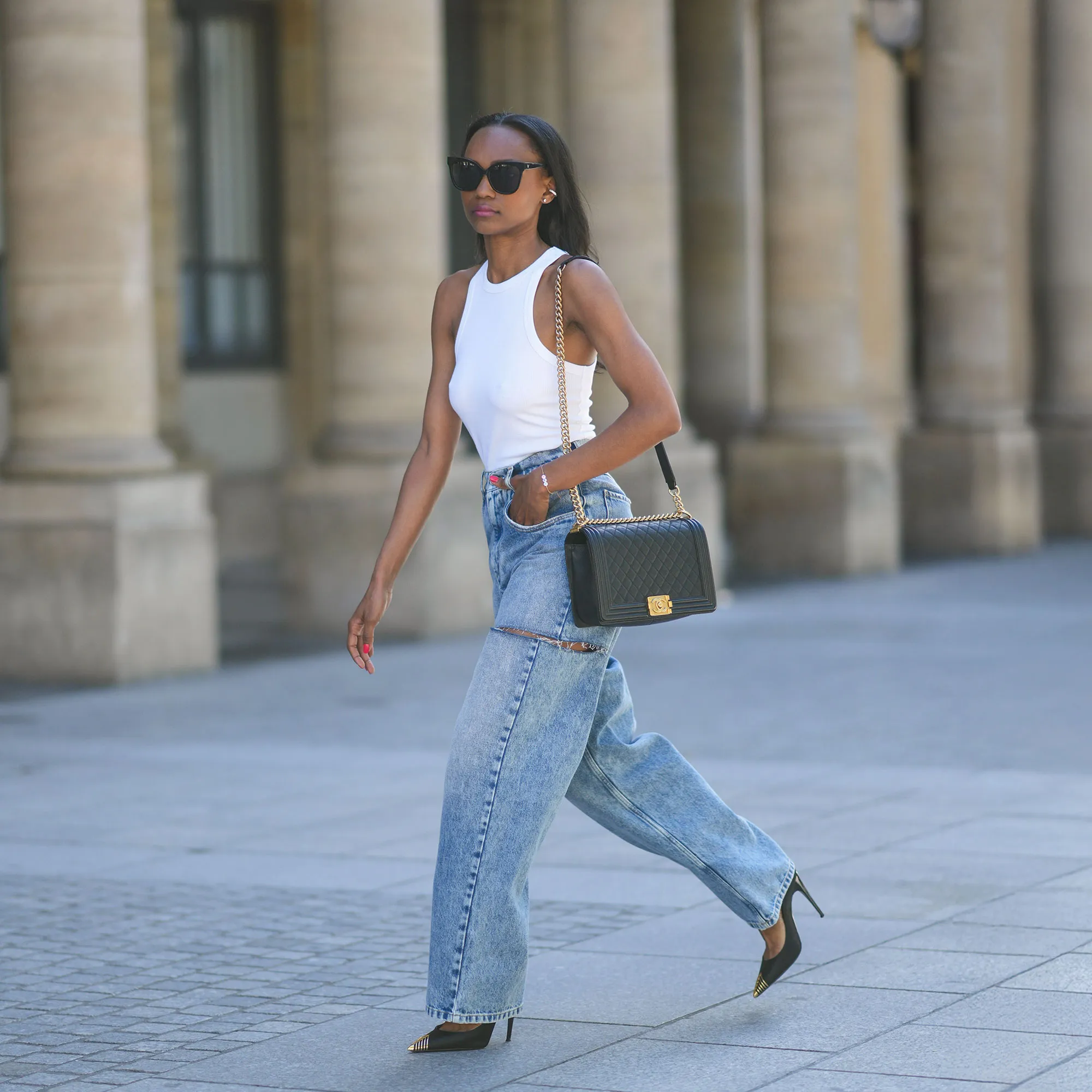 Distressed Wide-Leg Jeans: Modern 80s Streetwear Appeal Distressed Wide-Leg Jeans: Modern 80s Streetwear Appeal — 80s Outfits