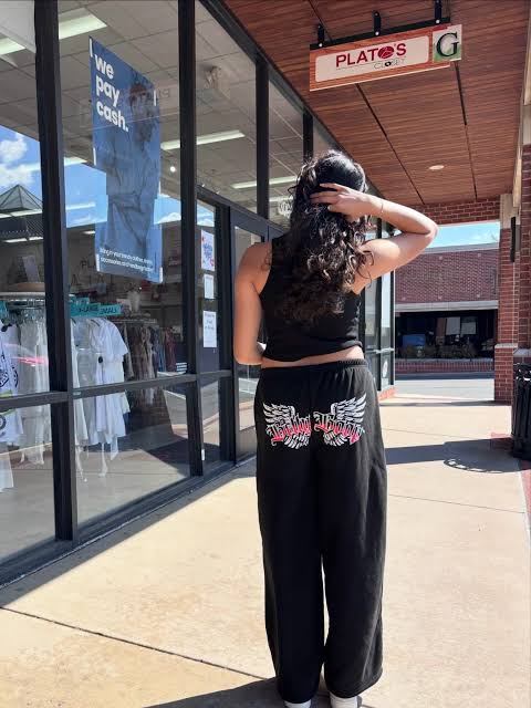 Graphic Sweatpants and Tank Top: Relaxed 80s Comfort Graphic Sweatpants and Tank Top: Relaxed 80s Comfort — 80s Outfits
