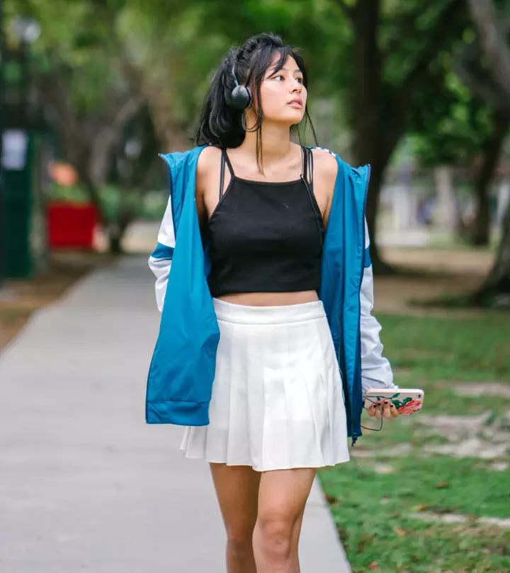 Long-Sleeved Tee and White Wide-Leg Pants with Patterned Socks Long-Sleeved Tee and White Wide-Leg Pants with Patterned Socks — Skater Outfits