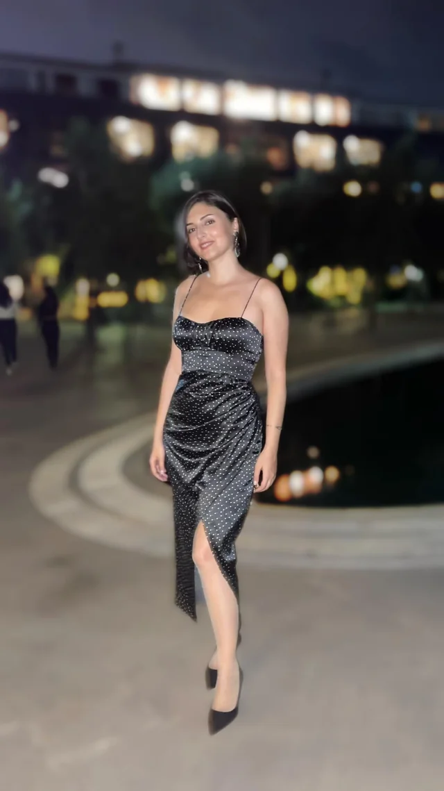 I need your advice! Can I somehow style this dress for “Old money” themed birthday party? : r/OUTFITS