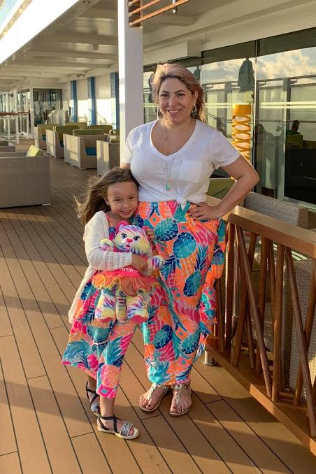 Pineapple Print Maxi Skirt with White T-Shirt for Casual Cruise Pineapple Print Maxi Skirt with White T-Shirt for Casual Cruise — Cruise Outfits
