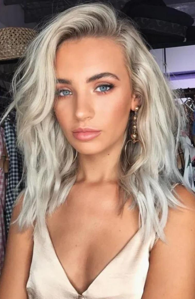 Ash Blonde Textured Waves Ash Blonde Textured Waves — Hairstyles for Frizzy Hair