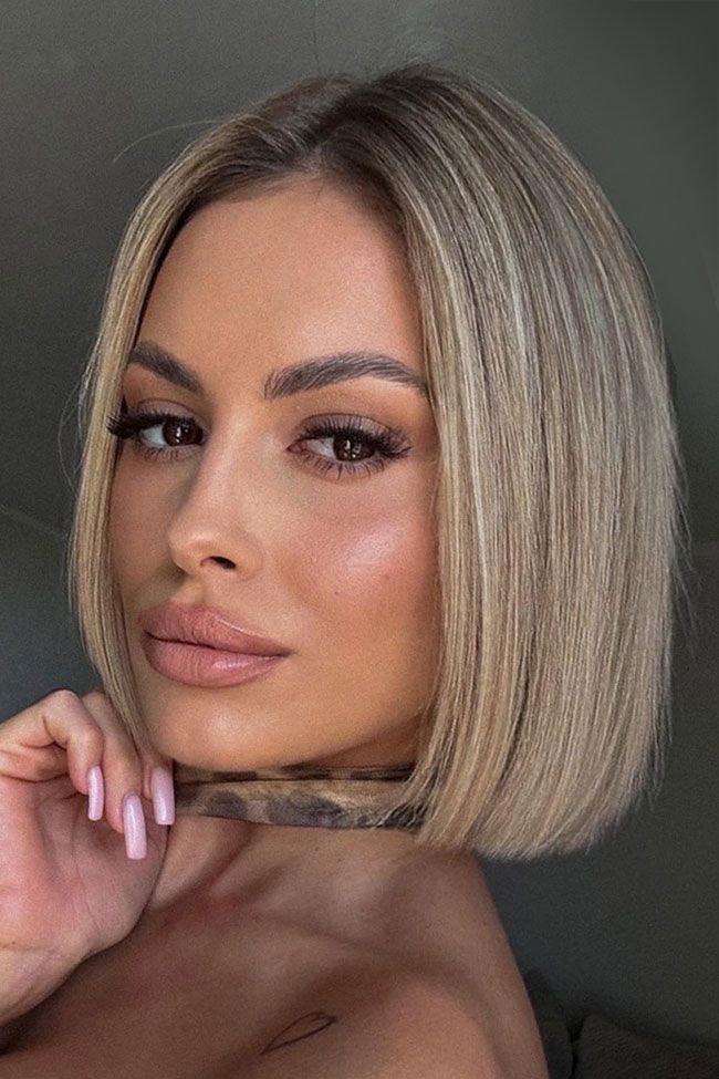 Elegant Honey Blonde Sleek Bob Elegant Honey Blonde Sleek Bob — Blunt Bob