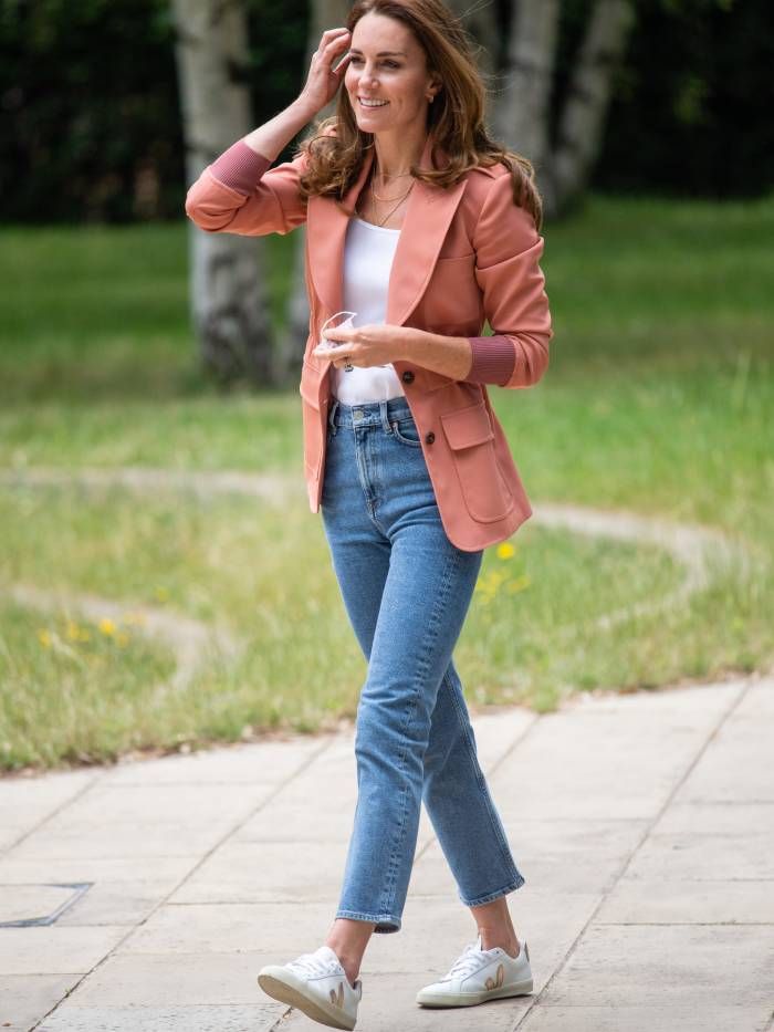 Casual Chic: Coral Blazer Meets Veja Sneakers and Jeans — Veja Outfits