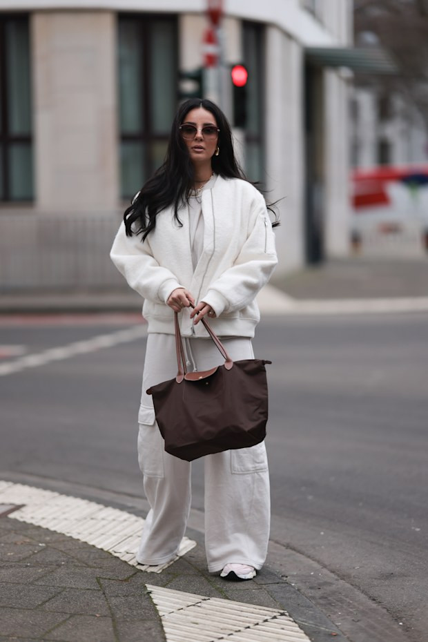 Weekend Casual: Brown Longchamp Le Pliage Tote — Longchamp Bag Outfits