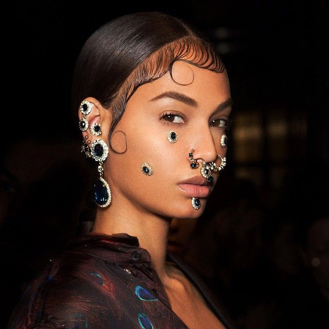 Editorial Elegance with Dark Jewels and Patterned Garment Editorial Elegance with Dark Jewels and Patterned Garment — Septum Piercing Ideas