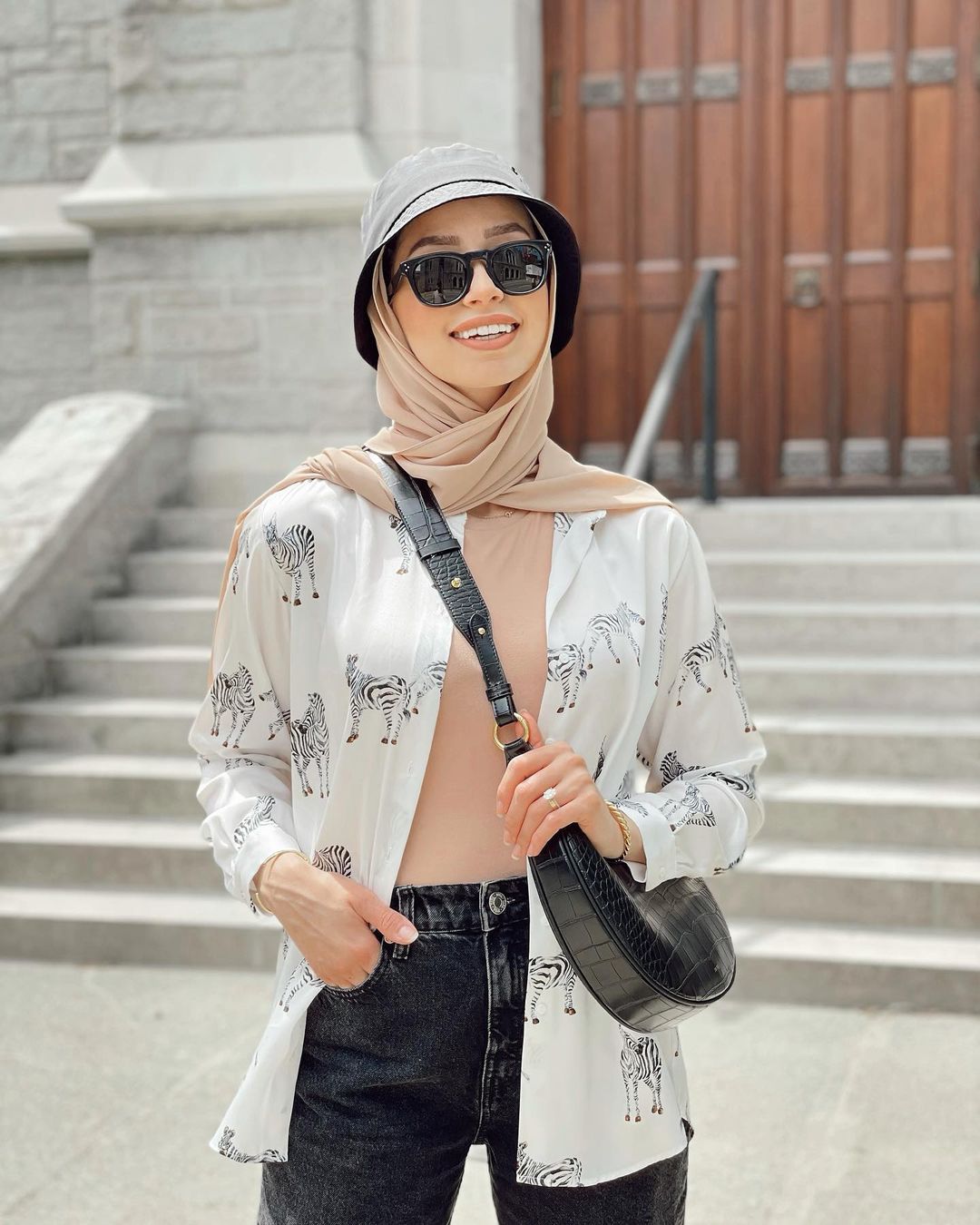 Striped Oversized Shirt and White Wide-Leg Pants for a Relaxed Casual Vibe Striped Oversized Shirt and White Wide-Leg Pants for a Relaxed Casual Vibe — Casual Hijab Outfits