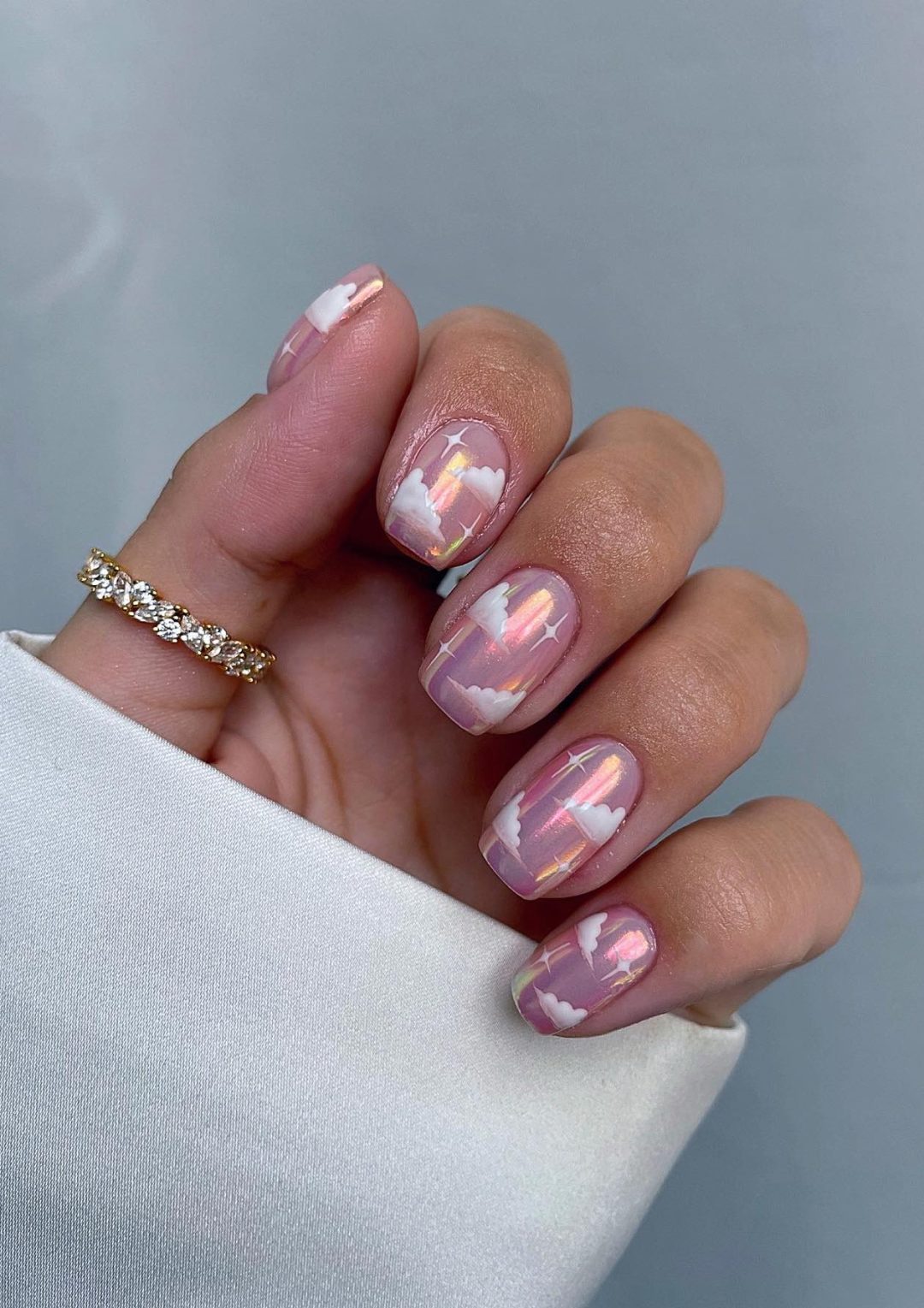 Ethereal Shimmer Cloud Oval Nails Ethereal Shimmer Cloud Oval Nails — Cloud Nails