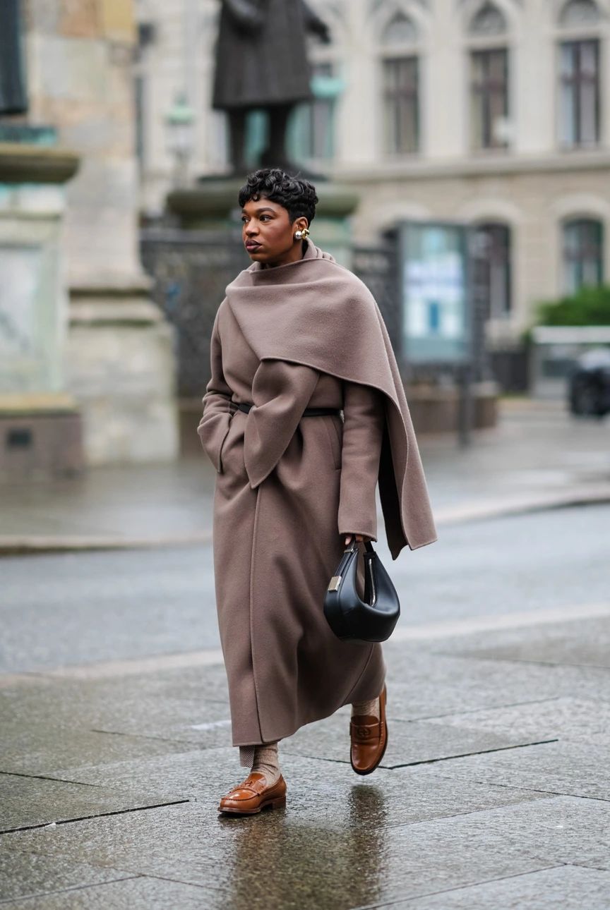 Elegant Taupe Wool Coat with Draped Collar Elegant Taupe Wool Coat with Draped Collar — Copenhagen Outfits