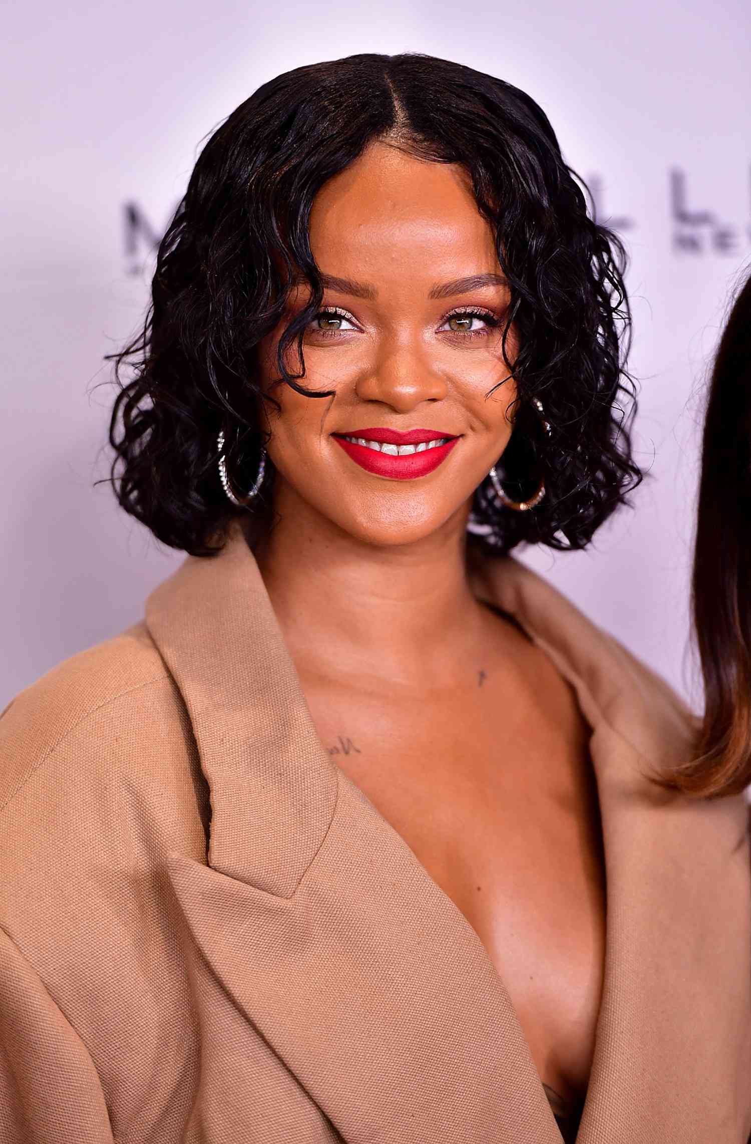 Chin-Length Bob with Defined Loose Waves — Wavy Hairstyles