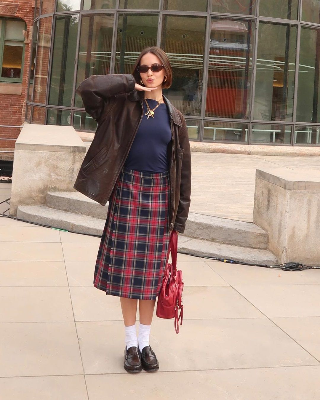 Casual Midi Plaid Skirt with Leather Jacket and Loafers Casual Midi Plaid Skirt with Leather Jacket and Loafers — Plaid Skirt Outfits