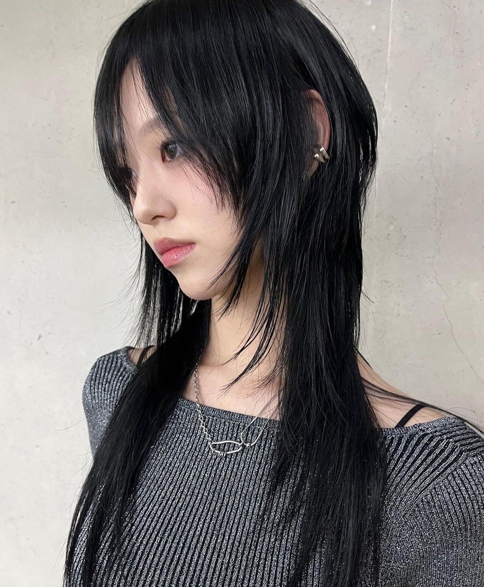 Textured Black Shoulder Wolf Cut — Wolf Cut for Straight Hair
