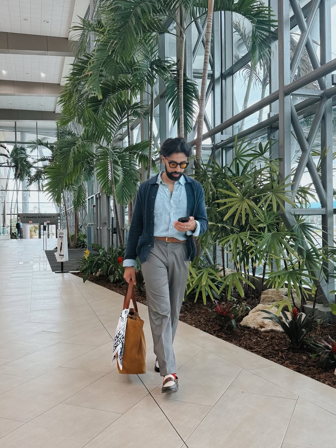 Relaxed Weekend Style with a Navy Cardigan and Tote Bag — Mens Casual Outfits