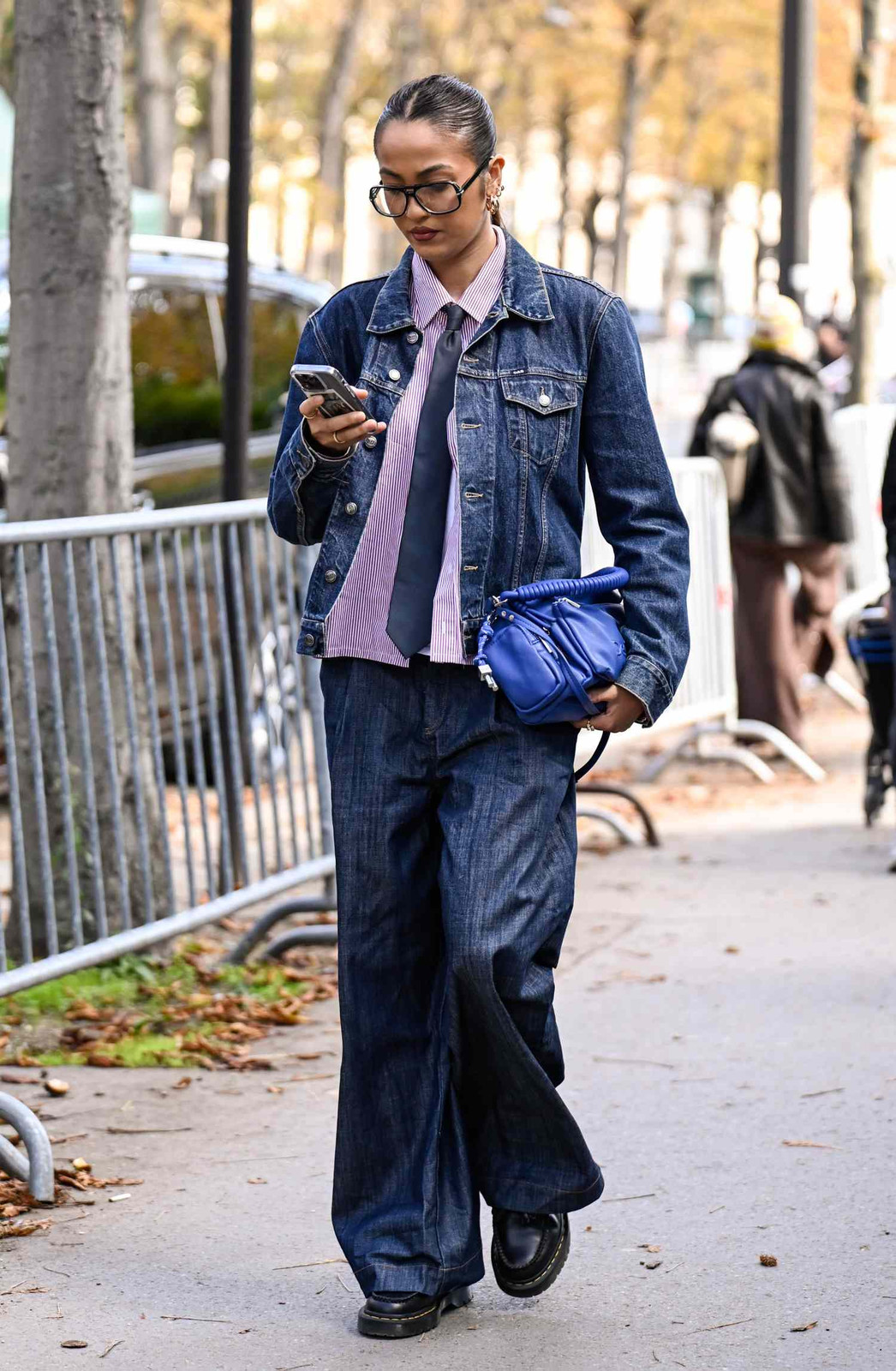 Outfit Levis Jean Coat Outfit Ideas Street Style Levis Womens Oversized Denim Jacket Discover What Pants To Wear With A Jean Jacket, From Khakis To Baggy Denim