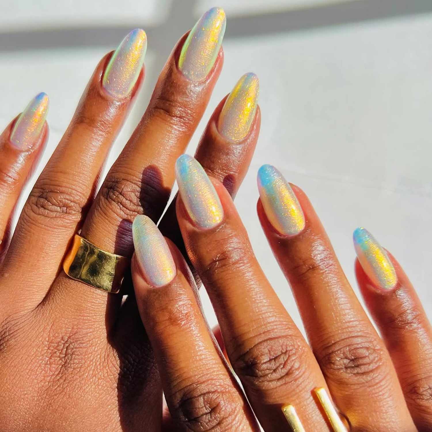 Elegant Opalescent Oval Nails Elegant Opalescent Oval Nails — Iridescent Nails