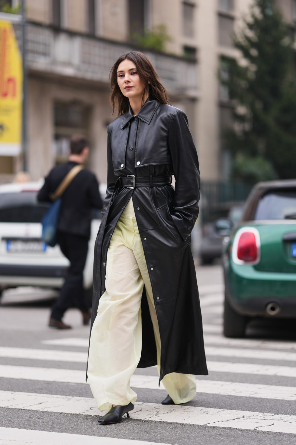 8 Unique Trench Coat Outfit Ideas to Copy This Fall