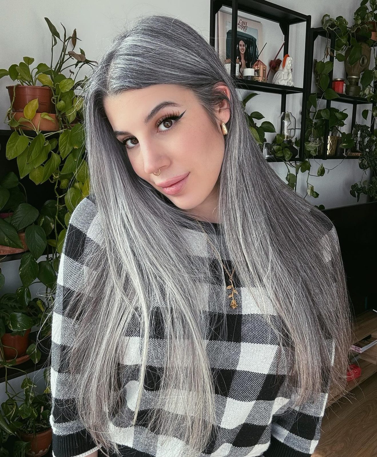 14 Gray Hairstyles for Women That Look Amazing – CreativeBooster
