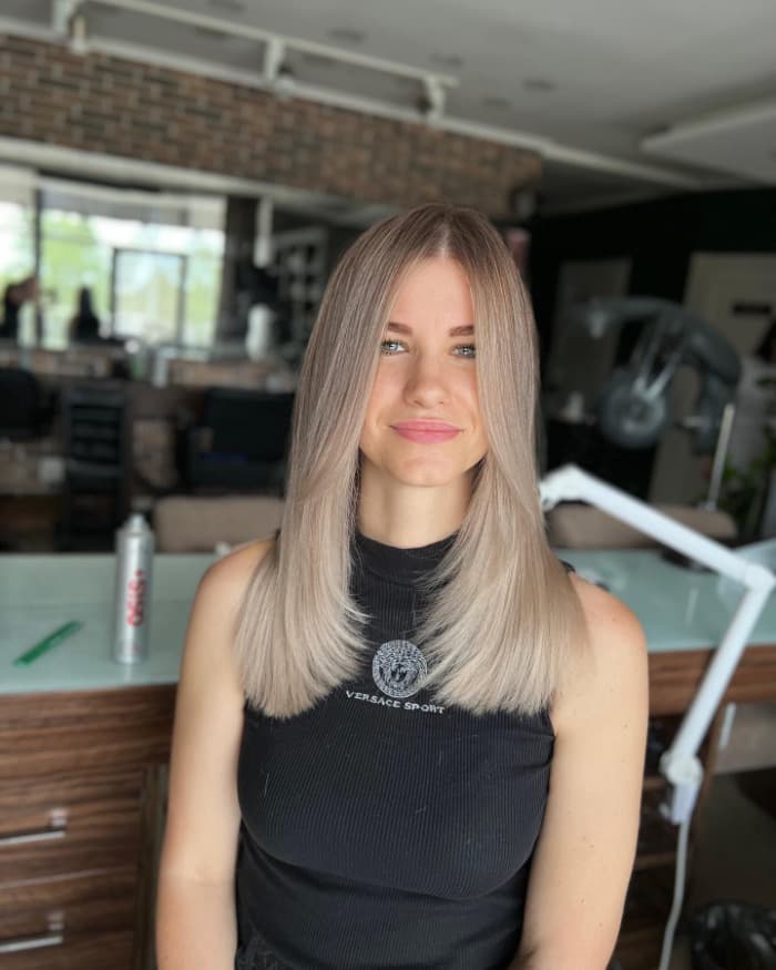Feathered Ash Blonde Collarbone Cut Feathered Ash Blonde Collarbone Cut — Straight Hairstyles