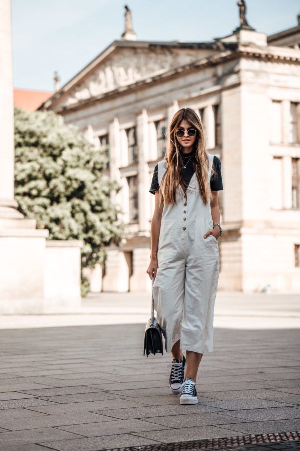 Sleeveless Jumpsuit and Canvas Platforms for Daytime Casual Sleeveless Jumpsuit and Canvas Platforms for Daytime Casual — Platform Sneakers Outfits