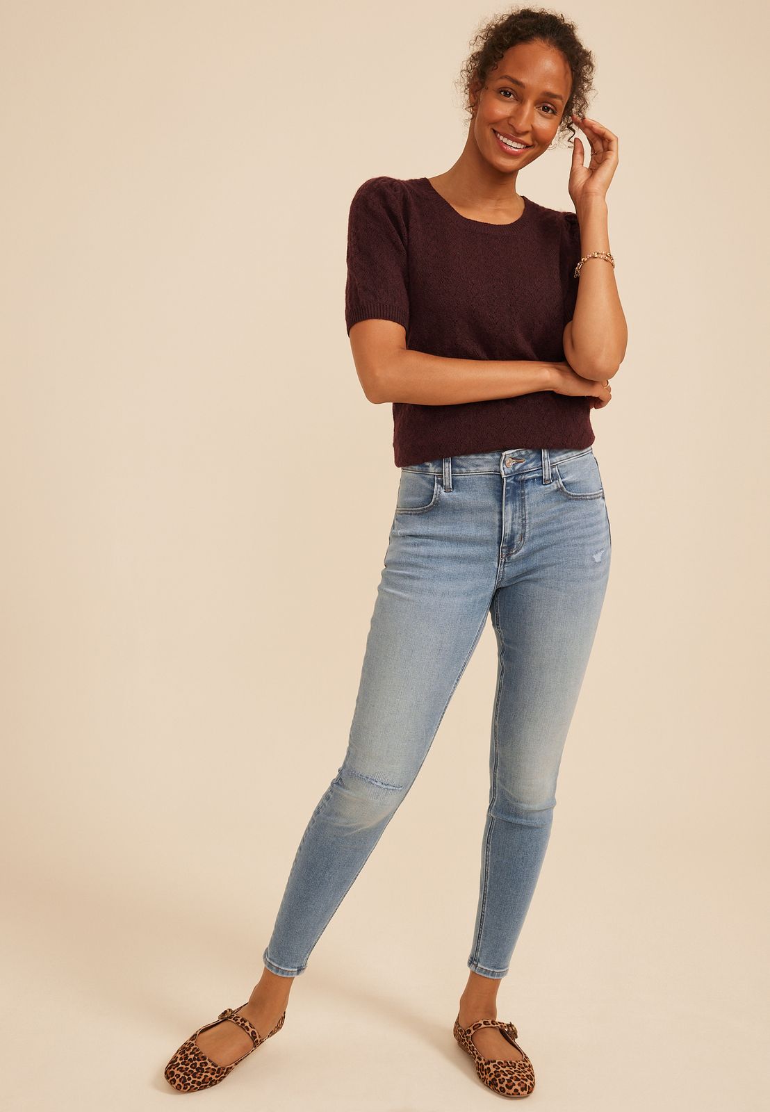 Casual Distressed Light Wash Skinny Jeans with Knit Sweater Casual Distressed Light Wash Skinny Jeans with Knit Sweater