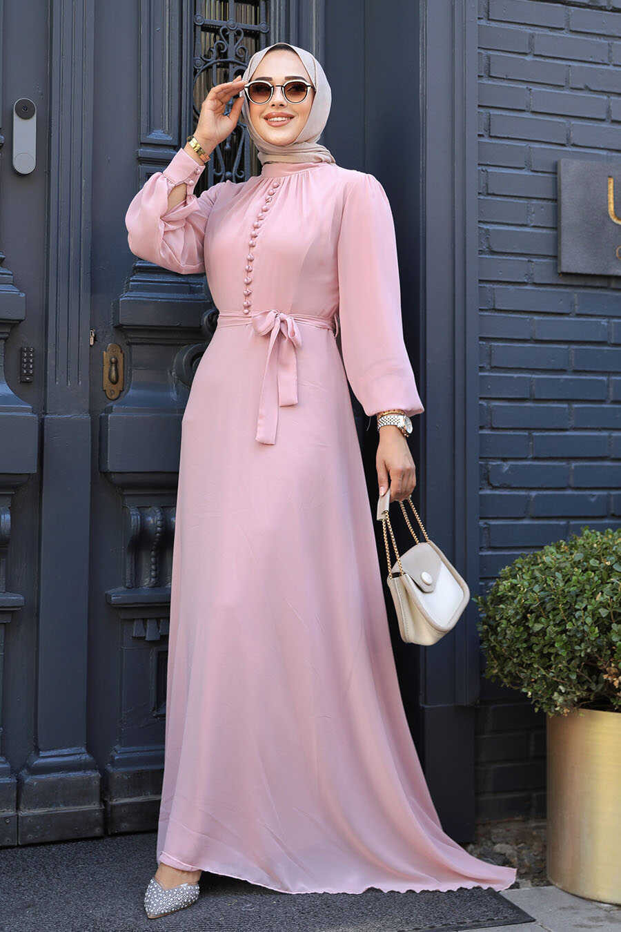 Powder Pink Maxi Dress with Light Pink Hijab and White Handbag — Hijab Outfits