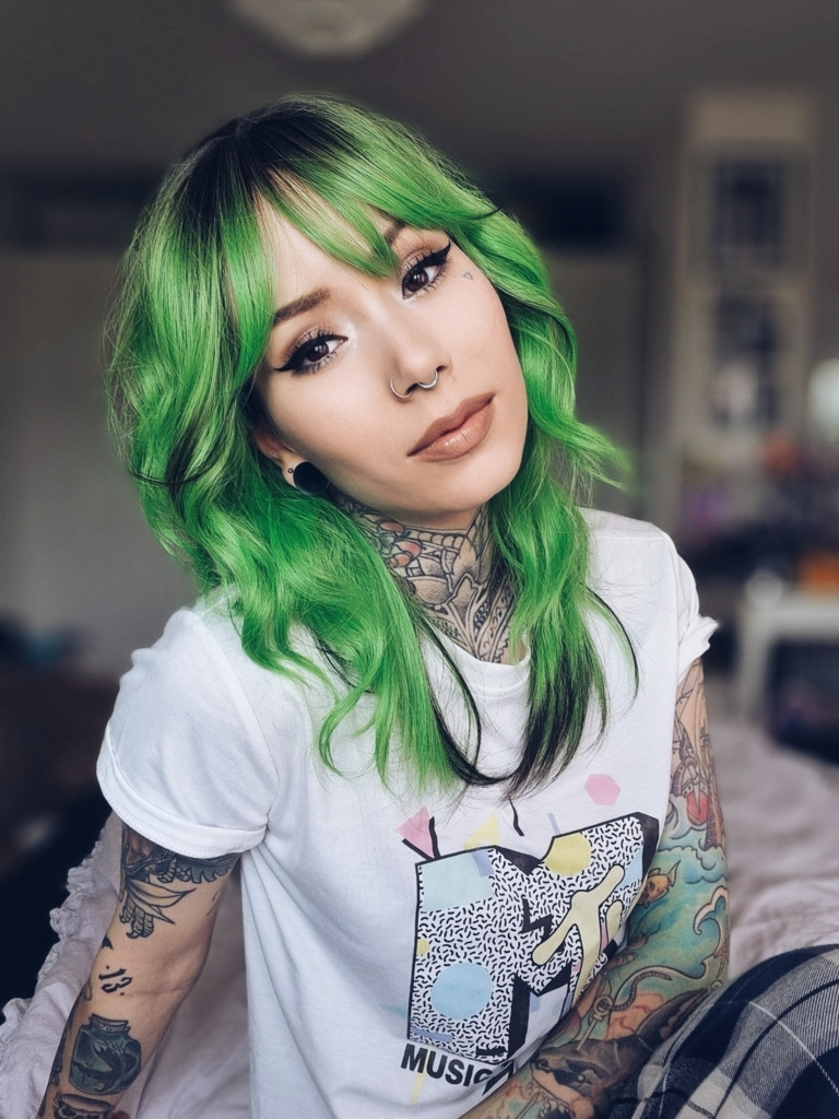 Collarbone Shag With Neon Green Collarbone Shag With Neon Green — Neon Green Hair
