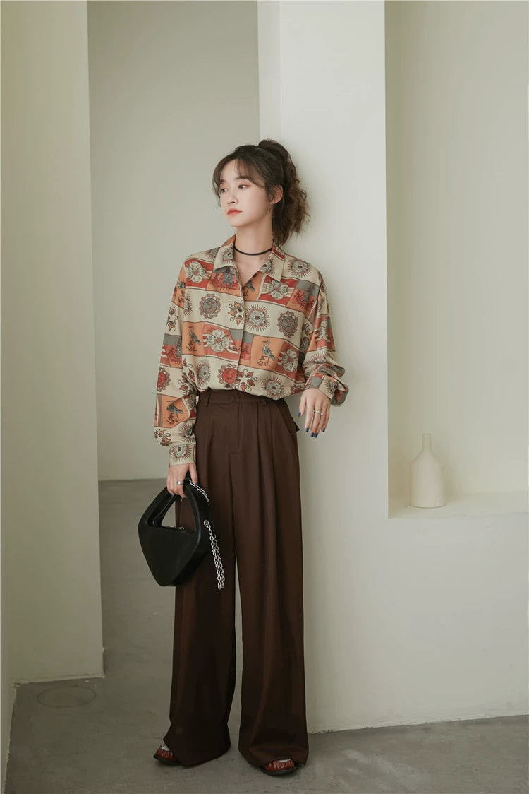 Vintage Floral Shirt with Wide-Leg Trousers and Red Heels Vintage Floral Shirt with Wide-Leg Trousers and Red Heels — Grandmacore Outfits