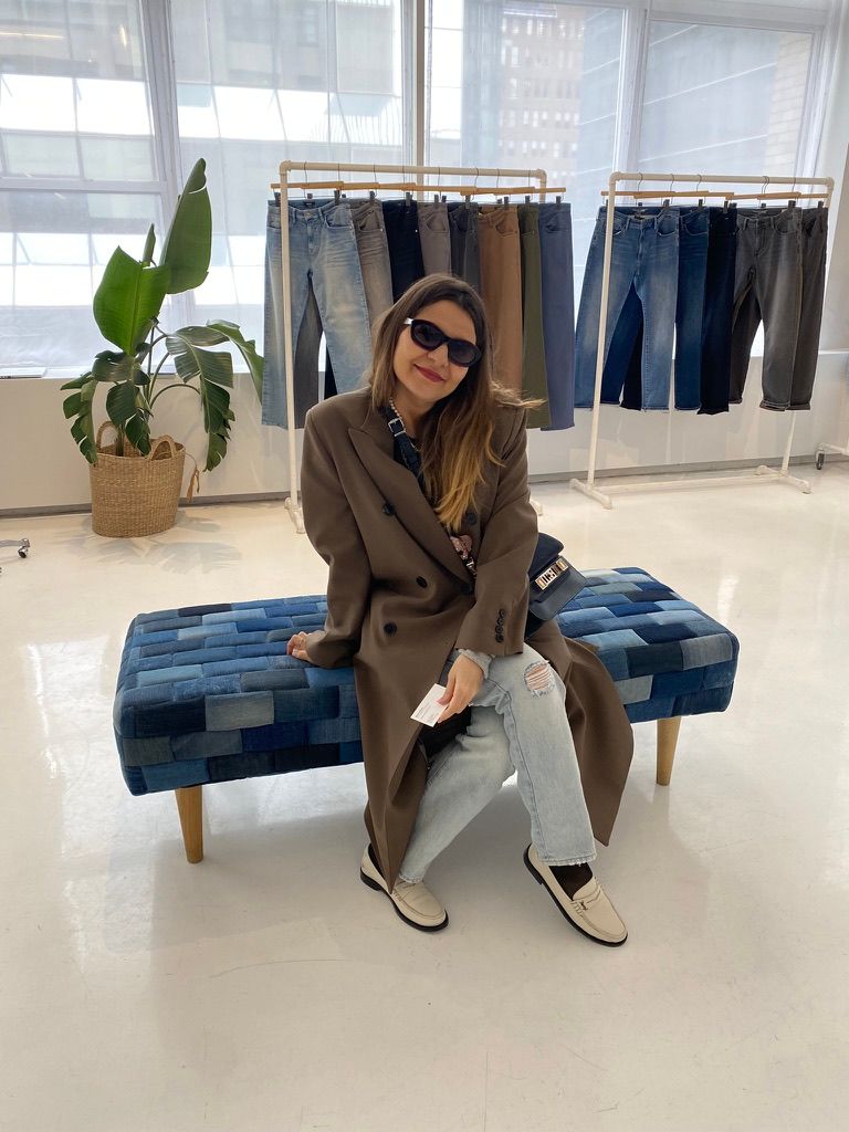 Oversized Coat and Ripped Jeans: Casual Cool Oversized Coat and Ripped Jeans: Casual Cool — Platform Loafers Outfits