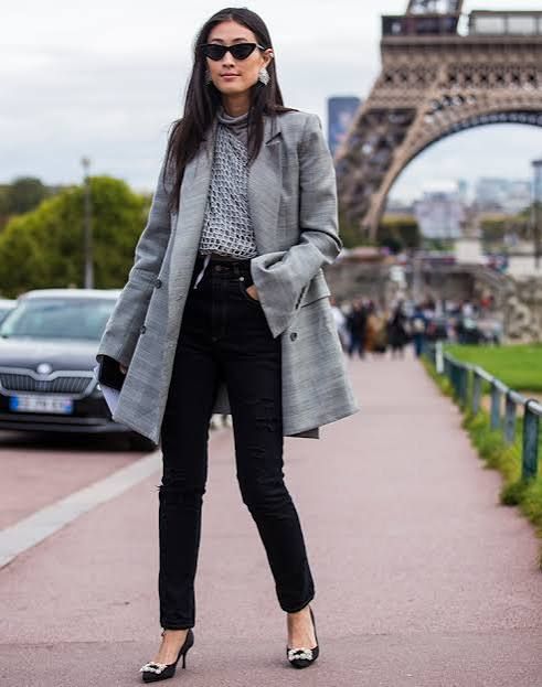 Smart Casual Ensemble: Black Jeans with a Grey Patterned Set Smart Casual Ensemble: Black Jeans with a Grey Patterned Set — Black Jeans Outfits