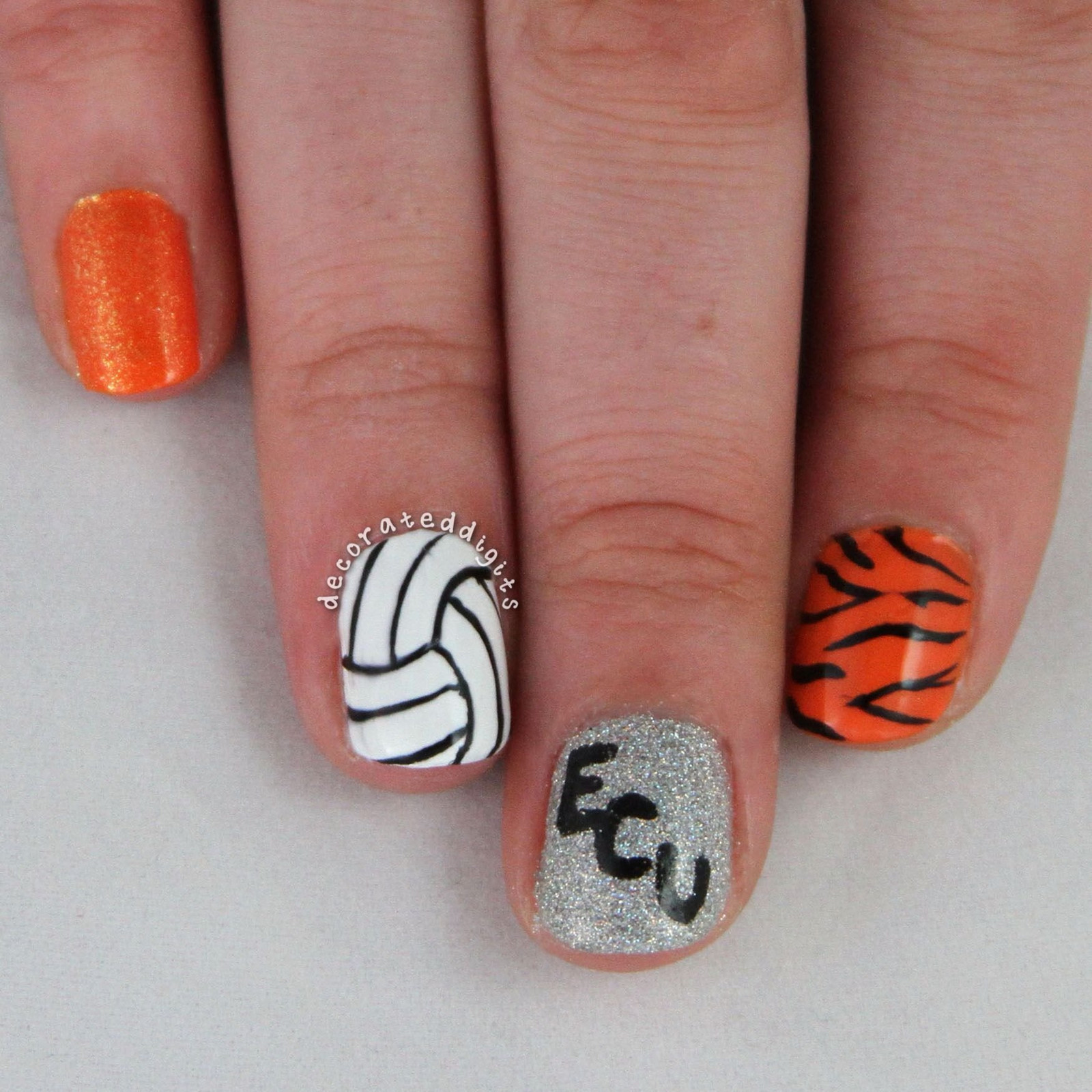 Tiger Stripe Volleyball Accent Nails Tiger Stripe Volleyball Accent Nails — Volleyball Nails
