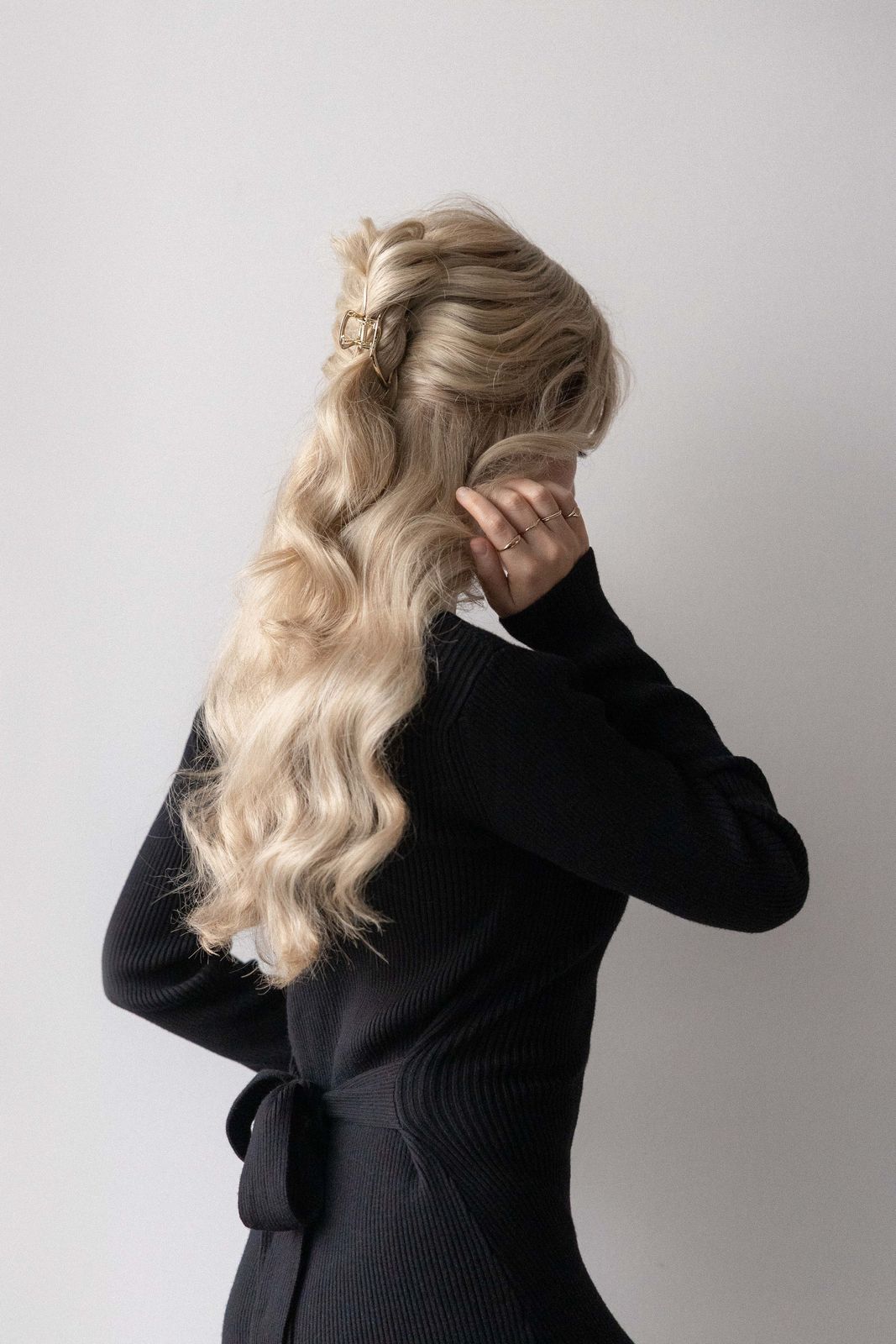 Mid-Back Ash Blonde Curls With Ornate Clip — Half Up Claw Clip